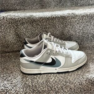 Men’s Nike Grey Dunk Sneakers 8.5